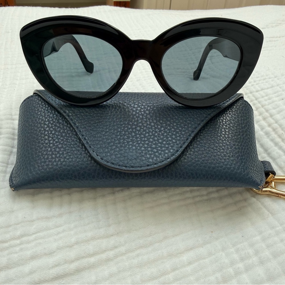 Loewe Cat Eye Sunglasses LW40019i